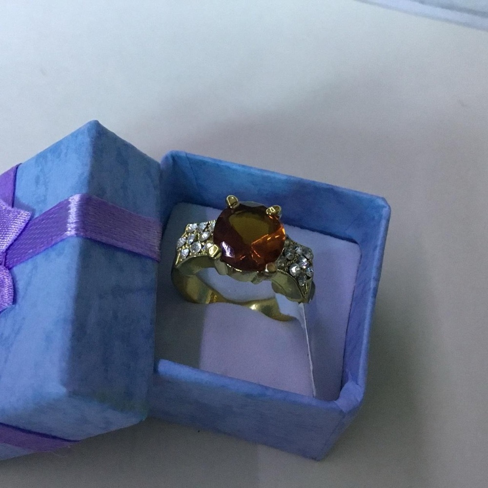 Elegant Gold and Red Gemstone Ring